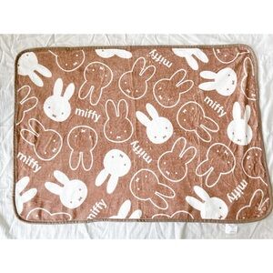 NWOT Miffy face prints small over the lap blanket /throw - brown